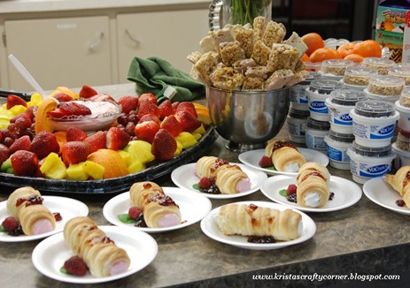 Retreat 2013_breakfast-yogurt-crepes DSC_0550