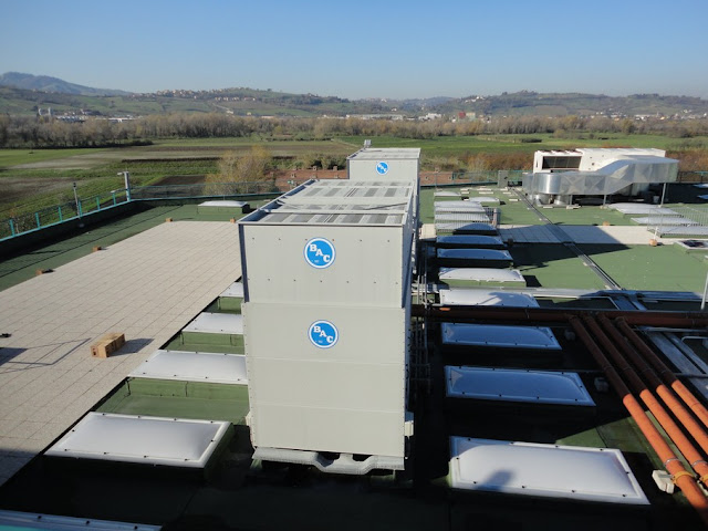 shopping centre verucchio - air conditioning systems on the flat roof-back side06-12-2012-005.jpg