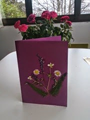Tarjeta con flores secas Tarjeta con flores secas