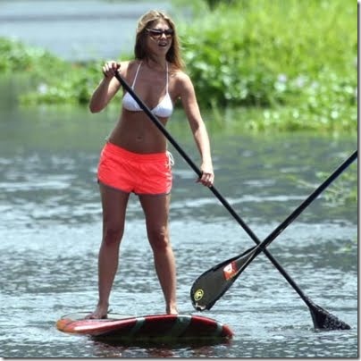 jennifer_aniston-paddle-surfing