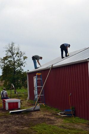 [taking%2520off%2520the%2520old%2520roof%255B3%255D.jpg]