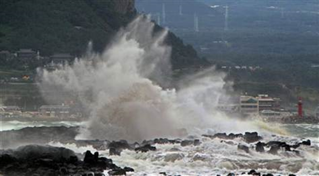 High waves crash on the eastern coast of Jeju Island, South Korea, as Typhoon Bolaven approaches the Korean Peninsula approaches the Korean Peninsula Monday, 27 August 2012. Kim Ho-cheon / AP Photo / Yonhap