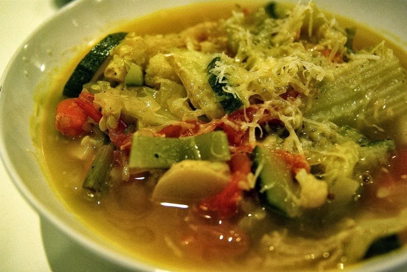 [800px-Minestrone-di-verdure2.jpg]