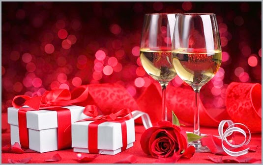 558148_gift_romantic_evening_champagne_glass_red_roses_va_2560x1600_(www.GdeFon.ru) - copia