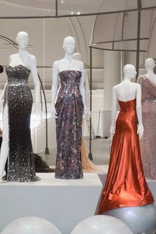 [vanda_ballgowns6_v_16may12_pr_b_320x480%255B8%255D.jpg]