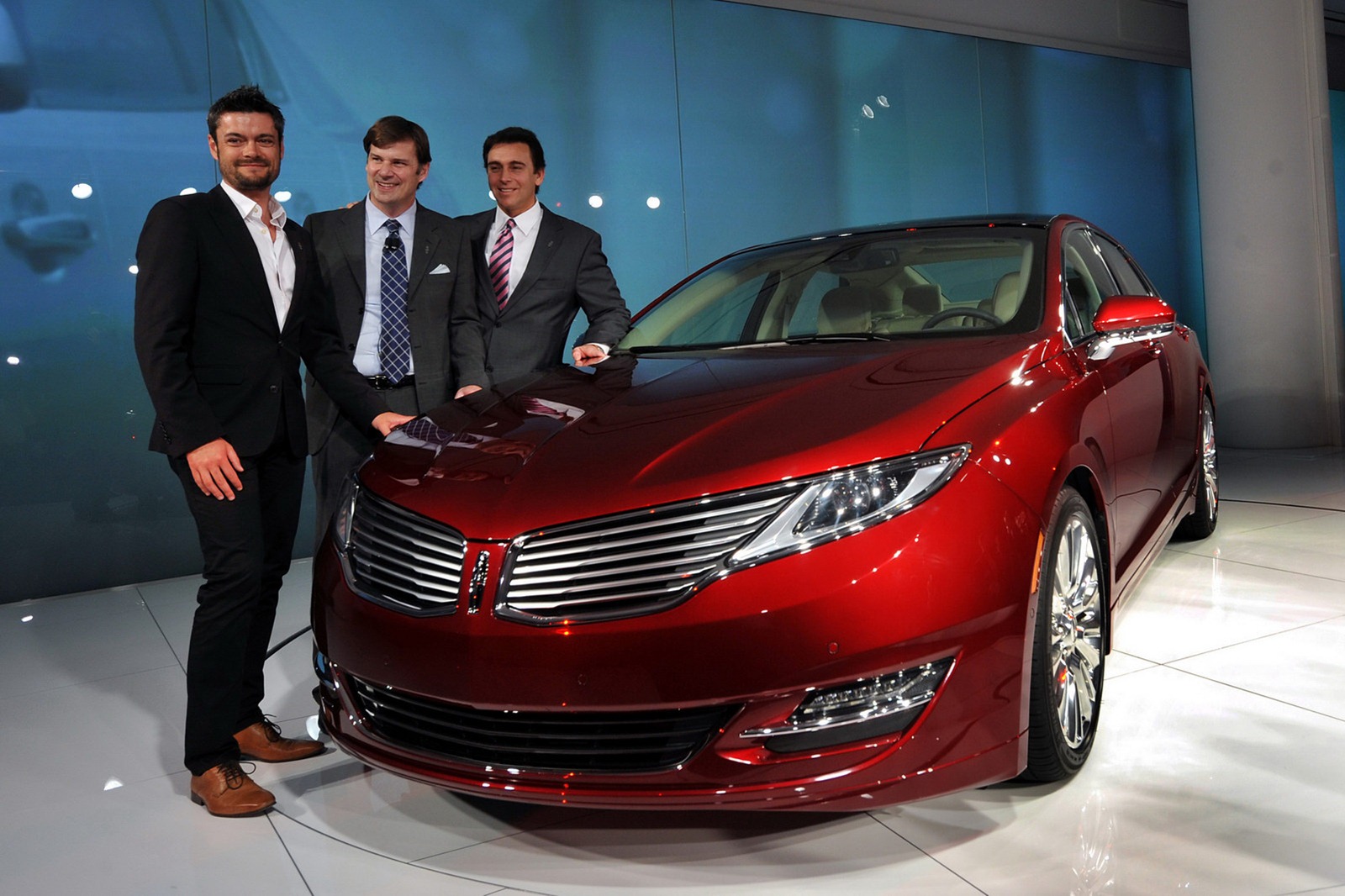 [2013-Lincoln-MKZ-Sedan-2%255B2%255D.jpg]