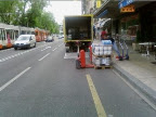 Sur le chemin du travail, avenue Henri-Dunand 2: Comme tous les matins, Furcy rencontre en à peine 100 mètres 3 obstacles sur la bande cyclable.