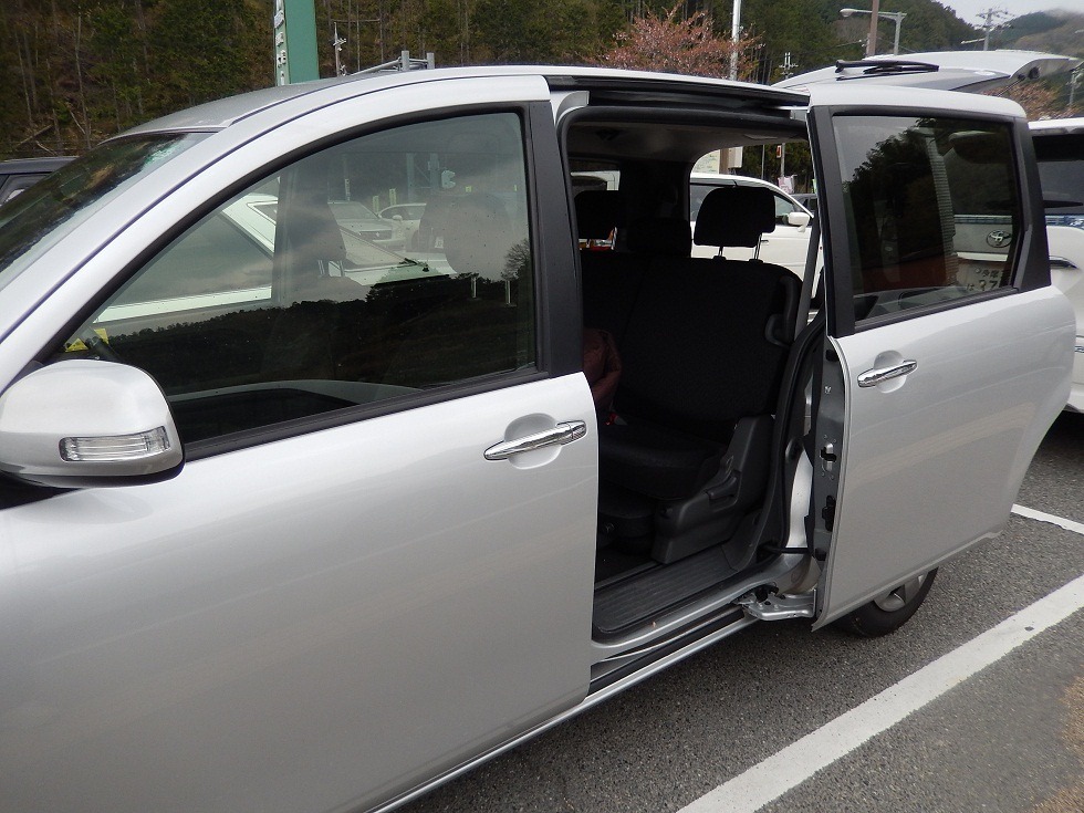 [Toyota-Sienta_025.jpg]