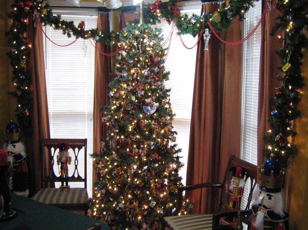 [nutcracker%2520tree%255B9%255D.jpg]
