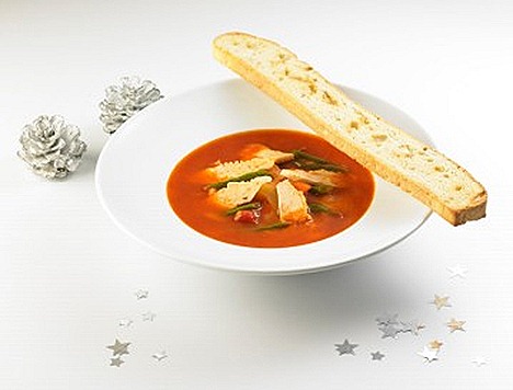 Swensens Hearty Soup red vegetable broth chicken chunks, toasted bread stickchopped parsley