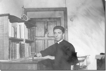 padre_francisco_no quarto_29061936 padre_francisco_no quarto_29061936