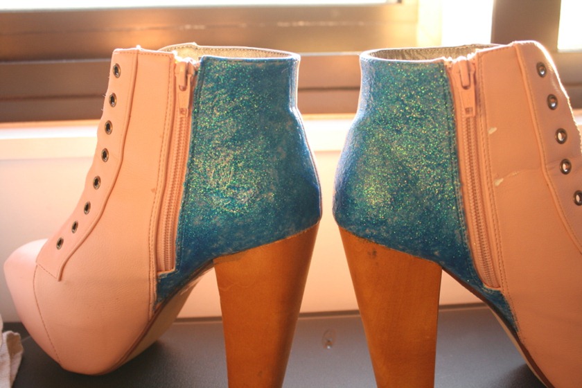 [DIY%2520Glitter%2520Litas%2520My1stWish%2520%25287%2529%255B3%255D.jpg&description=DIY: Glitter Litas!')]