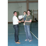 Alcalde entrega placa a Presidente Futbol sala