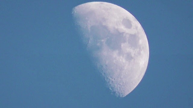 [The%2520Moon%2520by%2520Day%255B3%255D.jpg]