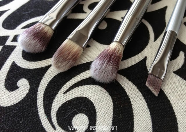 IT Cosmetics Limited Edition Heavenly Luxe Vanity Brush Set IT Cosmetics Limited Edition Heavenly Luxe Vanity Brush Set