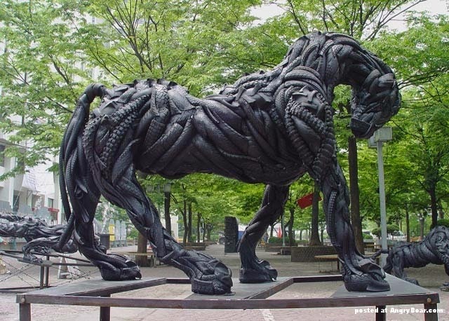 [Amazing_sculptures_made_of_old_tires_6%255B2%255D.jpg]