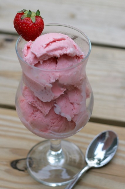 [strawberry-daqu-ice-cream-21%255B1%255D.jpg]