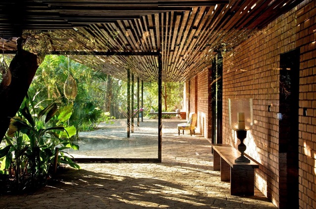 [cubierta-vigas-de-madera-casa-brick-kiln-spasm-design-architects%255B3%255D.jpg]