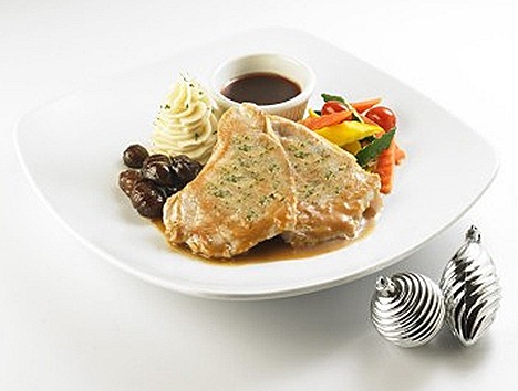 Swensens Grilled Turkey Breast glazed chestnut, buttered vegetables, mashed potato, cranberry sauce chicken gravy