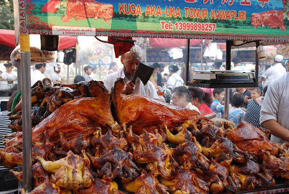 Urumqi - Marché de rue, le hacheur de volaille