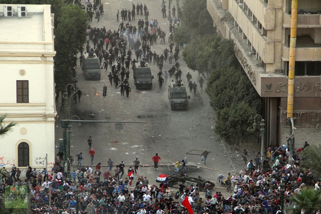 [clash-protesters-demonstrating%2520morsi%2520powergrab%255B3%255D.jpg]