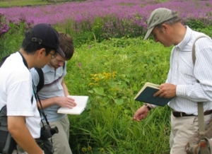 Amateur naturalists help track the shifting seasons. A. Miller-Rushing / grist.org