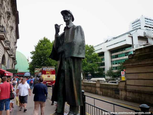 estatua-sherlock-holmes-backer-street.JPG