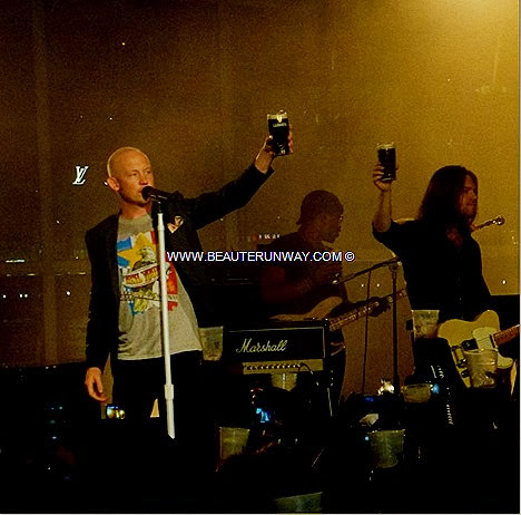 THE FRAY GUINNESS ARTHUR’S DAY CONCERT Isaac Slade Joe King Dave Welsh Ben Wysocki PINT PARTY SINGAPORE FANS BOLD NIGHT OUT glass shaped party arena Boldest Busker Cheers to Arthur Promontory Marina Bay 