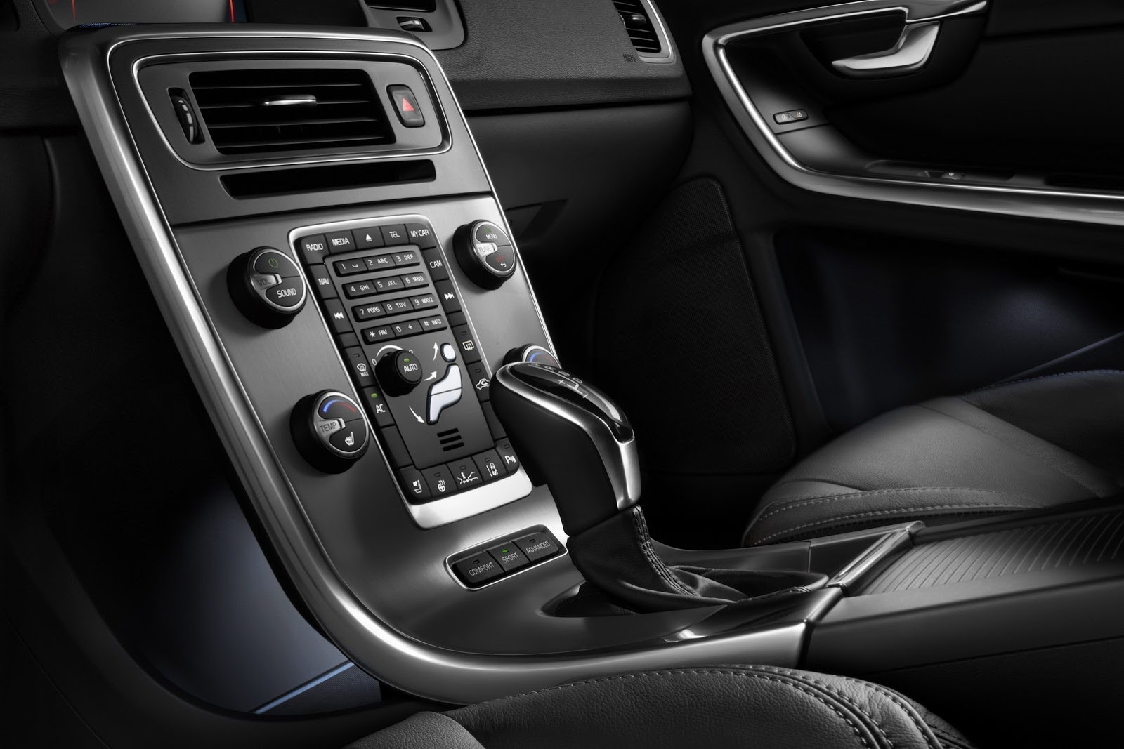 2014-Volvo-S60-V60-XC60-26[2].jpg