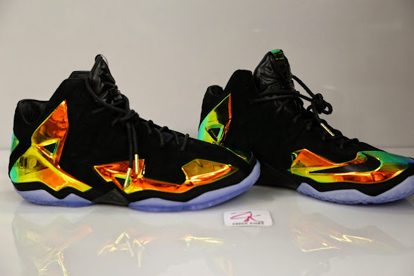 Take a Closer Look at King8217s Crown LeBron 11 EXT