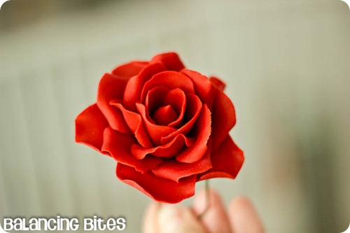 How to make medium and large gum paste roses
