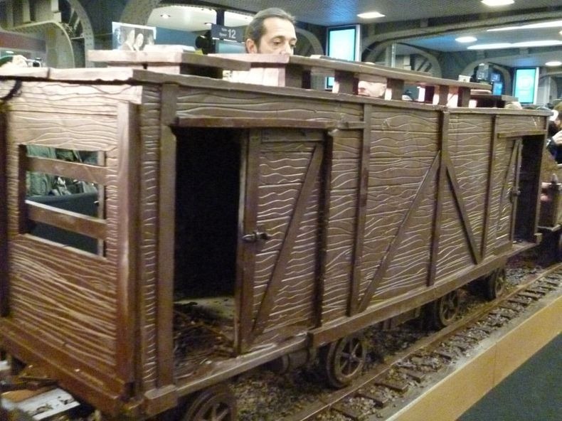 chocolate-train-3 chocolate-train-3