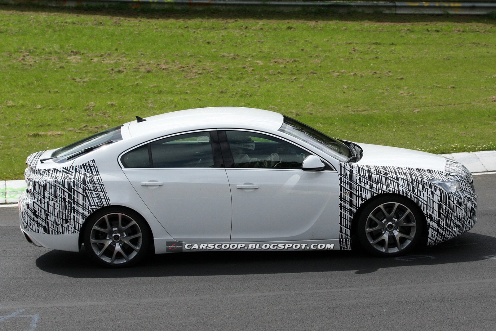 [2013-Opel-Insignia-OPC-5%255B3%255D.jpg]