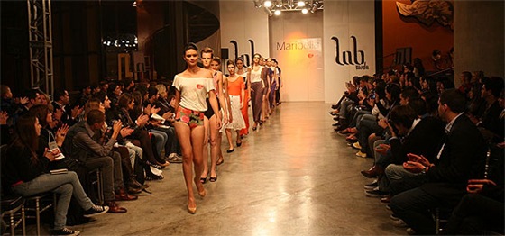 Semana de Moda de Curitiba 2012: Dias 19 a 22 de abril no MON. Foto: Rogerio Theodorovy semana de moda de curitiba desfile Maribella estreou na SMC Rogerio Theodorovy