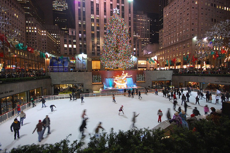 [800px-New_York_Christmas_tree_and_skating-rink%255B3%255D.jpg]