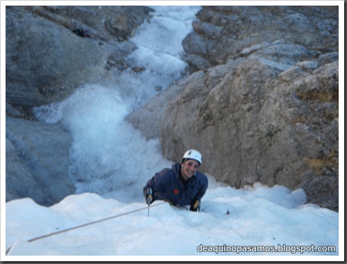 Cascada de Hielo de La Sarra 250m WI4  85º (Valle de Pineta, Pirineos) (Isra) 8183