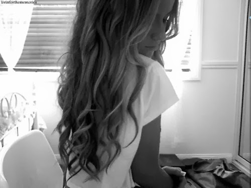[black-and-white-brown-curls-cute-girl-Favim.com-348411_large%255B5%255D.jpg]