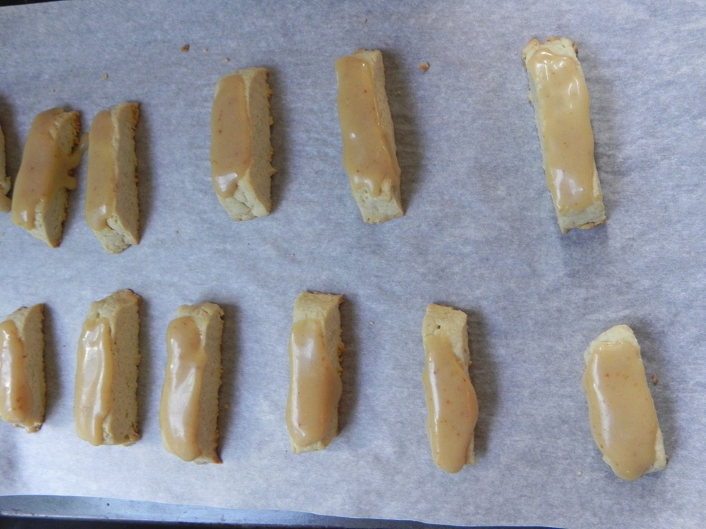 [DSCN97984.jpg&description=Homemade Twix Bars')]