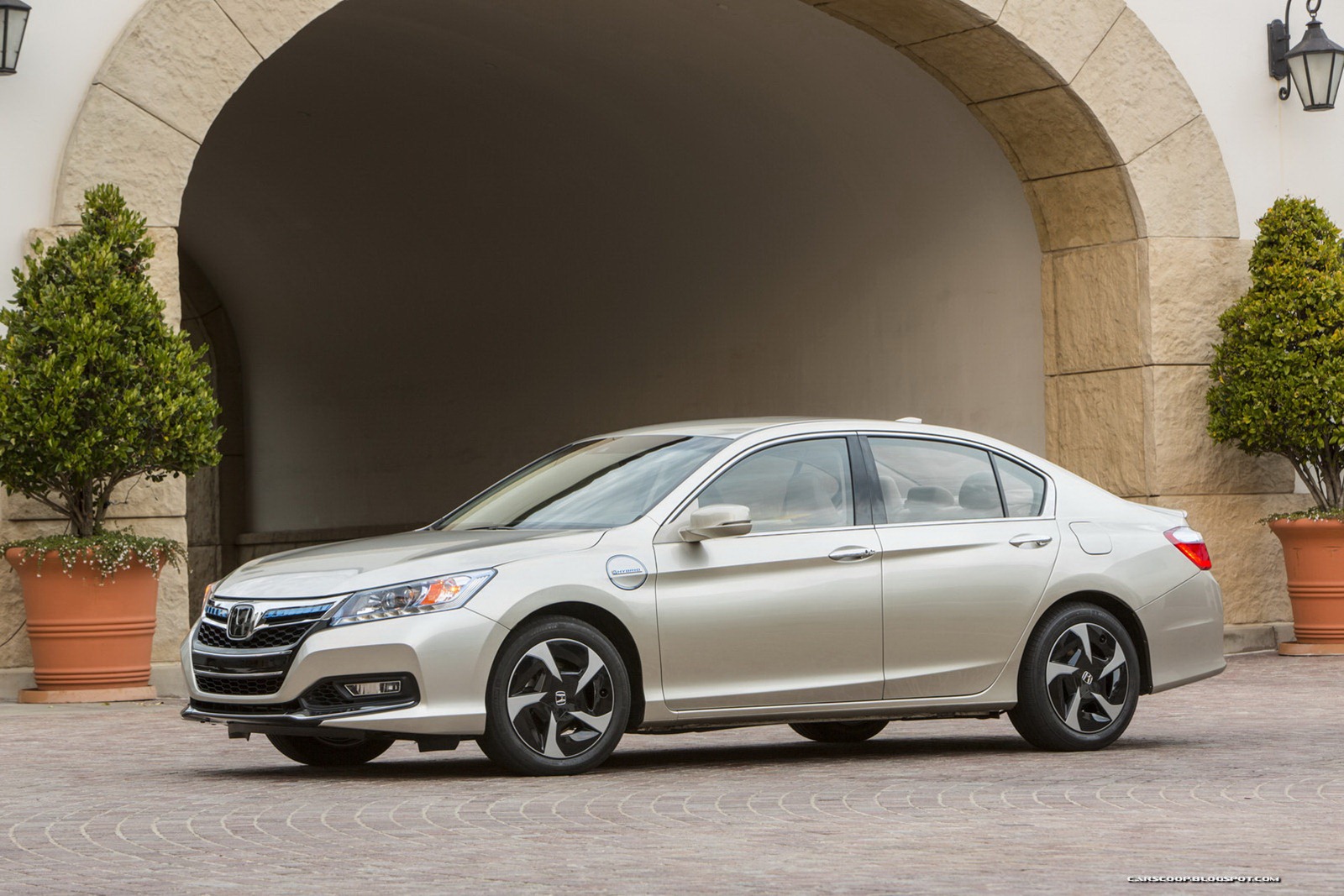 [2014_Honda_Accord_PHEV_211_%255B2%255D.jpg]