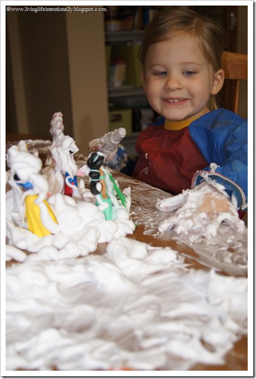 Snow sensory activity for toddler, preschool, kindergarten. Fun winter kids activities Snow sensory activity for toddler, preschool, kindergarten. Fun winter kids activities