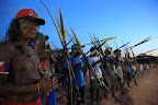 Onca Xikrin standing with Parakana warriors at the cofferdam.
(Photo: Atossa Soltani)