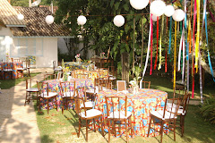 Fotos do evento Casamento Mauricio e Tatiana. Foto numero 0051. Fotografia (fotografias) da Pousada Pe na Areia (tambem conhecida como Esquina da Mentira), que fica em Boicucanga, próximo a Maresias, Litoral Norte de Sao Paulo (SP). A Pousada Pe na Areia e um dos melhores lugares para se ficar hospedado em uma praia. E uma otima hospedagem no litoral norte para quem quer curtir Maresias ou Camburi. Por ser uma das únicas pousadas pe na areia de Sao Sebastiao, e a acomodacao na praia ideal para os que procuram uma hospedagem tranquila e de frente para o mar. A Pousada Pe na Areia conta com outras praias proximas, como a praia de Juquey ou Juquei, Barra do Una, Barra do Sahy ou Sahi, praia da Baleia com a Ilha dos gatos em frente, praia de Cambury ou Camburi, praia de Maresias, praia da Pauba, praia de Toque-toque Grande, praia de Toque-toque Pequeno, Praia de Santiago, Praia Brava entre outras praias do litoral de Sao Sebastiao, tambem conhecido litoral norte de Sao Paulo. Ideal para quem gosta de estar em contato com a natureza, em plena Mata Atlantica.  pousada maresias pousadas estaçao ecologica jureia tarifas recanto praia siribai pé na humaita bertioga casas alugar