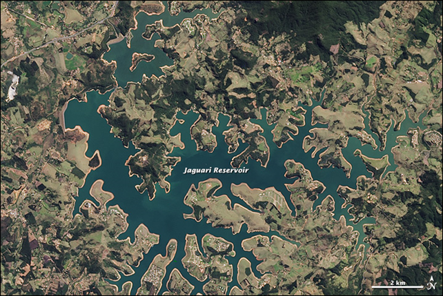 Satellite view of the Jaguari Reservoir in Southeastern Brazil, 16 August 2013. Southeastern Brazil is suffering through one of its worst droughts in decades. The situation is worst near the city of São Paulo (home to about 20 million people) and in São Paulo state. Rainfall totals for the year are 300 to 400 millimeters (12 to 16 inches) below normal, and reservoirs have dwindled to 3 to 5 percent of storage capacity. Photo: Jesse Allen