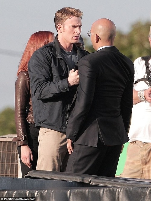 Black Widow Fights a S.H.I.E.L.D. Agent in Captain America 2 set 04
