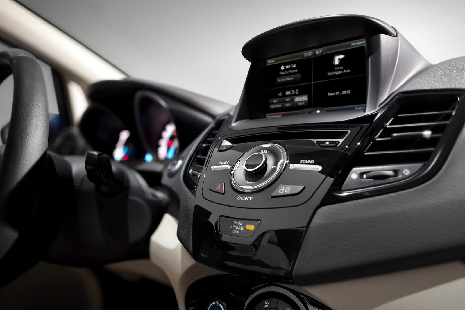 2014-Ford-Fiesta-50[2].jpg