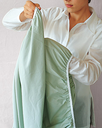 Those pesky fitted sheets never seem to fold quite right, but there is a trick. http://www.marthastewart.com/268521/fold-a-fitted-sheet Those pesky fitted sheets never seem to fold quite right, but there is a trick. http://www.marthastewart.com/268521/fold-a-fitted-sheet