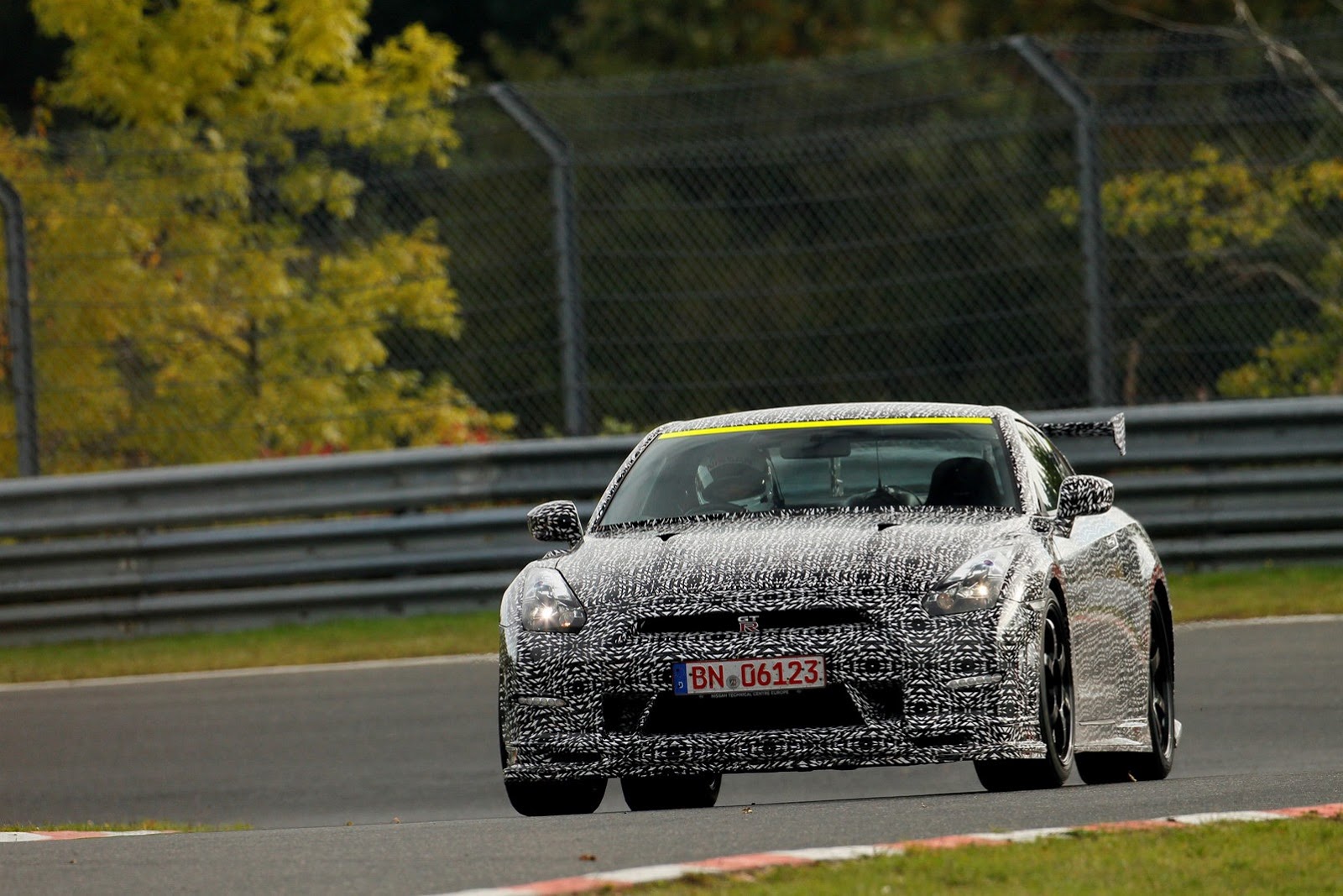 [Nissan-GT-R-Nismo-Nurburgring-10%255B6%255D.jpg]