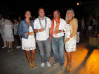 Gastón Deleau, Director de Arte al Día y organizador de los Gallery Nights, su mujer Jimena Camussi, Pedro Foa y Marta Camussi. Foto: Mirabaires.