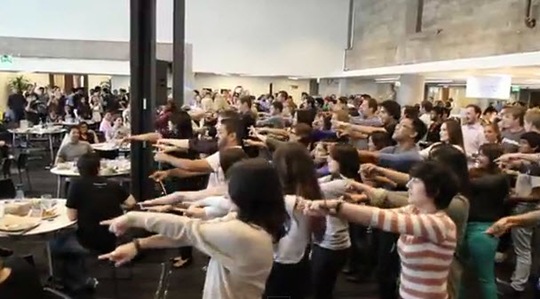 [flashmob-twitter-hq%255B2%255D.jpg]