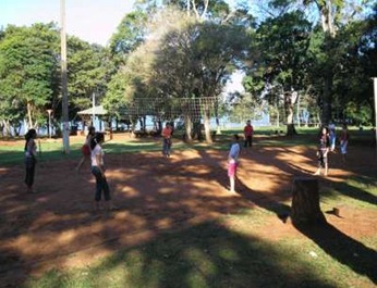 Paraguayans playing volleyball 2